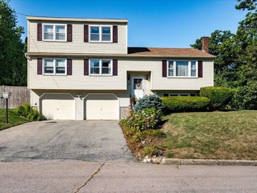 15 Lindstrom Lane, Manchester, NH 03104