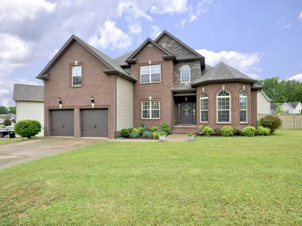 1410 BREW MOSS DR, Clarksville, TN 37043