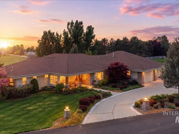 9547 W Golden View Dr, Star, ID 83669