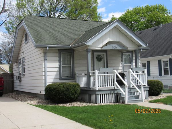 308 N 70th St, Wauwatosa, WI 53213