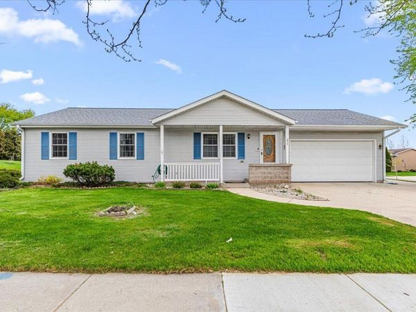 1015 Squire Ln, West Bend, WI 53090