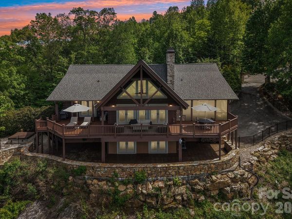 1072 Corsica Lane , Saluda, NC 28773