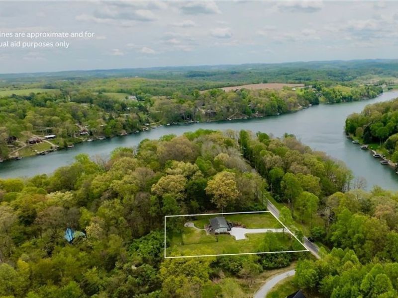 2065 W Buckhorn Drive, Millersburg, OH 44654 Photo 12