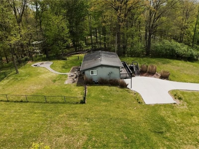 2065 W Buckhorn Drive, Millersburg, OH 44654 Photo 7