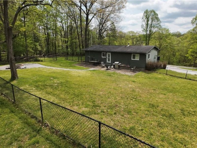 2065 W Buckhorn Drive, Millersburg, OH 44654 Photo 9