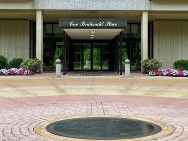 1 Bratenahl Place, Unit 507, Bratenahl, OH 44108