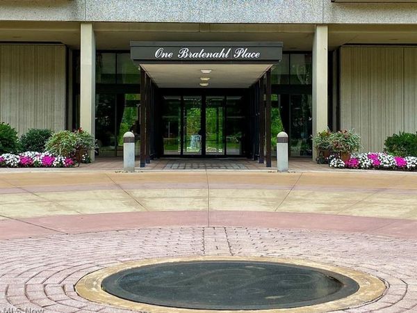 1 Bratenahl Place , Unit 507, Bratenahl, OH 44108