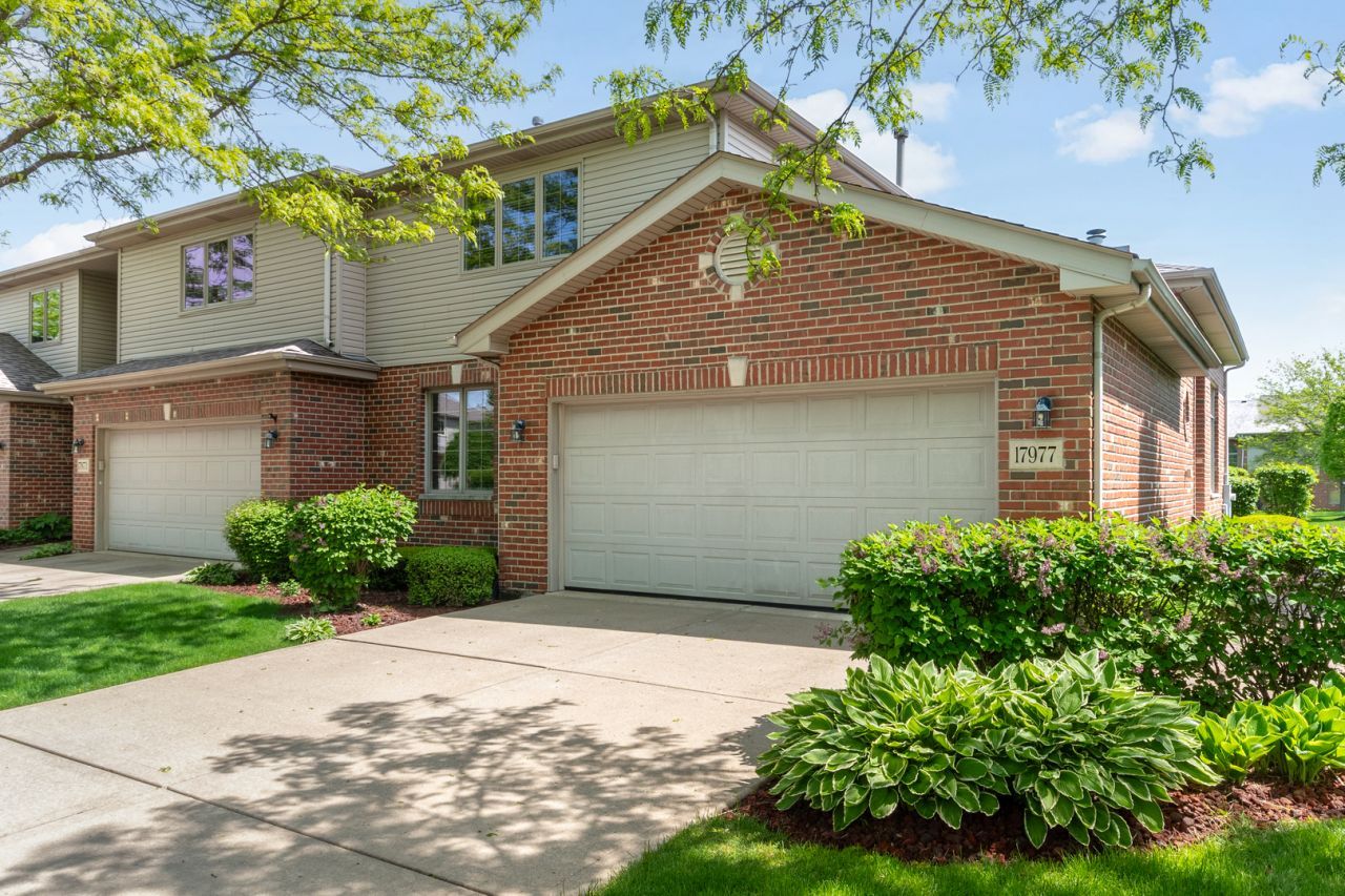 17977 Lochwood Place, Tinley Park, IL 60487 Main Photo