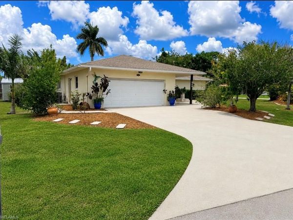 688 W Valley DR, BONITA SPRINGS, FL 34134