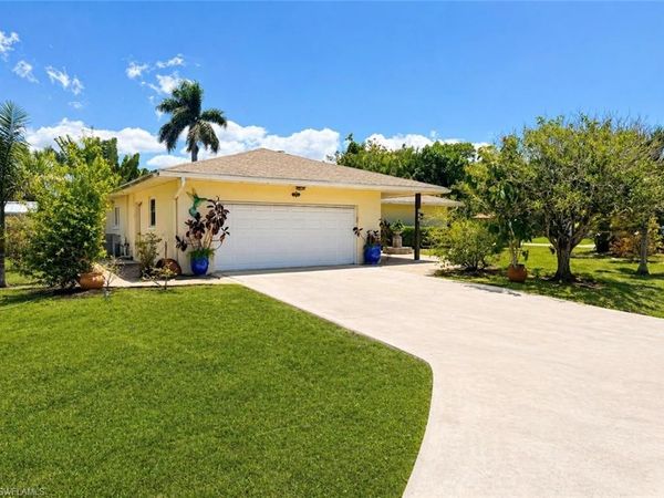 688 W Valley DR, BONITA SPRINGS, FL 34134
