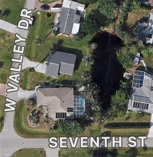 688 W Valley Dr, Bonita Springs, FL 34134 Photo