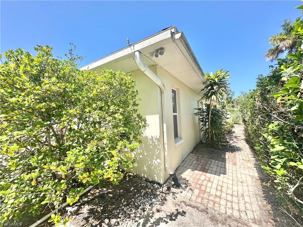 688 W Valley Dr, Bonita Springs, FL 34134 Photo