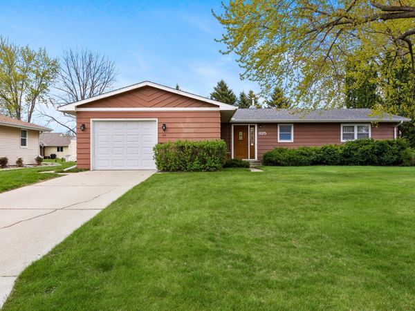 825 Spruce Street NE, Hutchinson, MN 55350