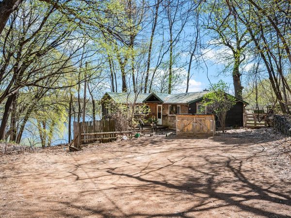 6701 Mohawk Drive, Chanhassen, MN 55317