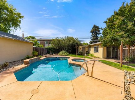 524 Sandburg Dr, Sacramento, CA 95819 Photo