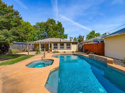 524 Sandburg Dr, Sacramento, CA 95819 Photo