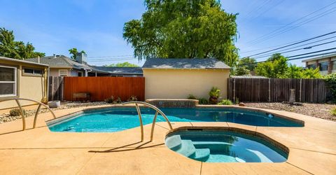 524 Sandburg Dr, Sacramento, CA 95819 Photo
