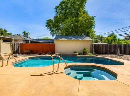 524 Sandburg Dr, Sacramento, CA 95819 Photo
