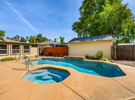 524 Sandburg Dr, Sacramento, CA 95819 Photo