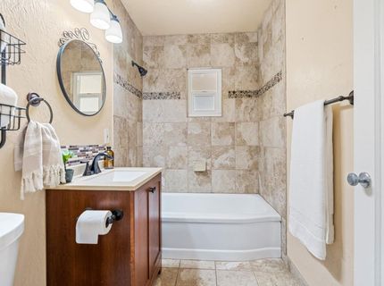 524 Sandburg Dr, Sacramento, CA 95819 Photo