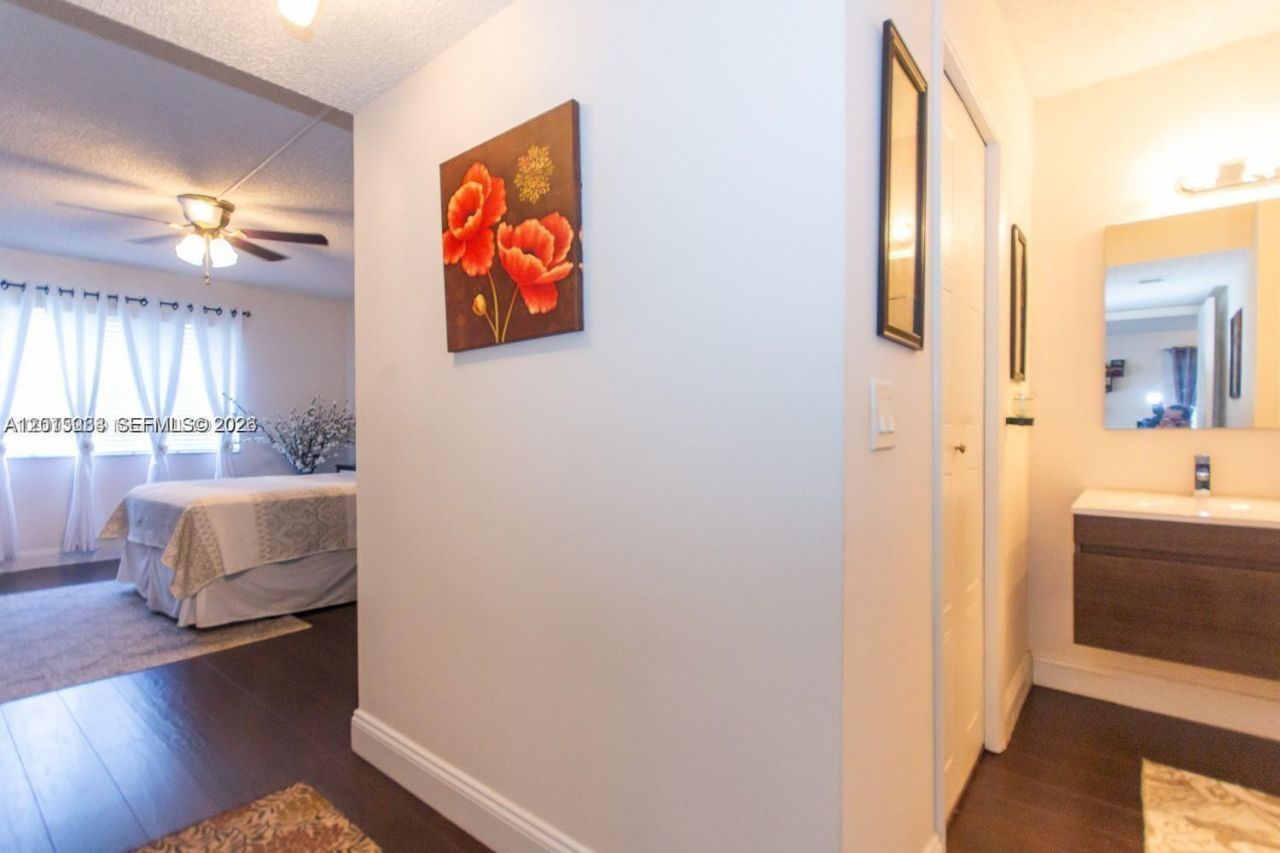 16561 Blatt Blvd , Unit 201, Weston, FL 33326 Photo