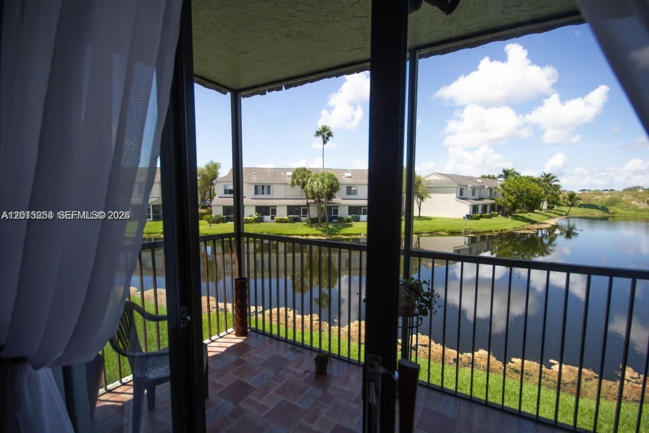 16561 Blatt Blvd , Unit 201, Weston, FL 33326 Photo