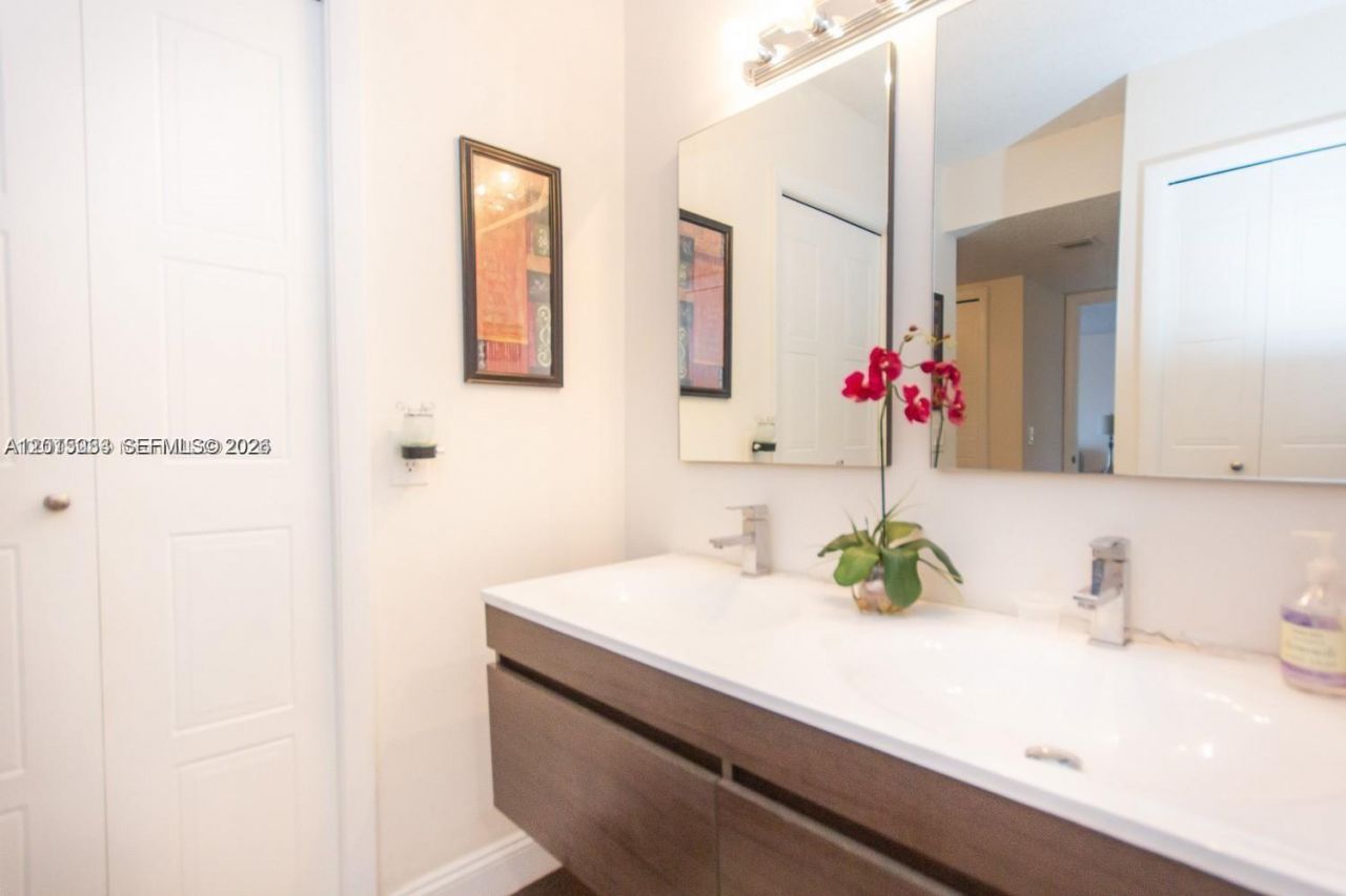 16561 Blatt Blvd , Unit 201, Weston, FL 33326 Photo