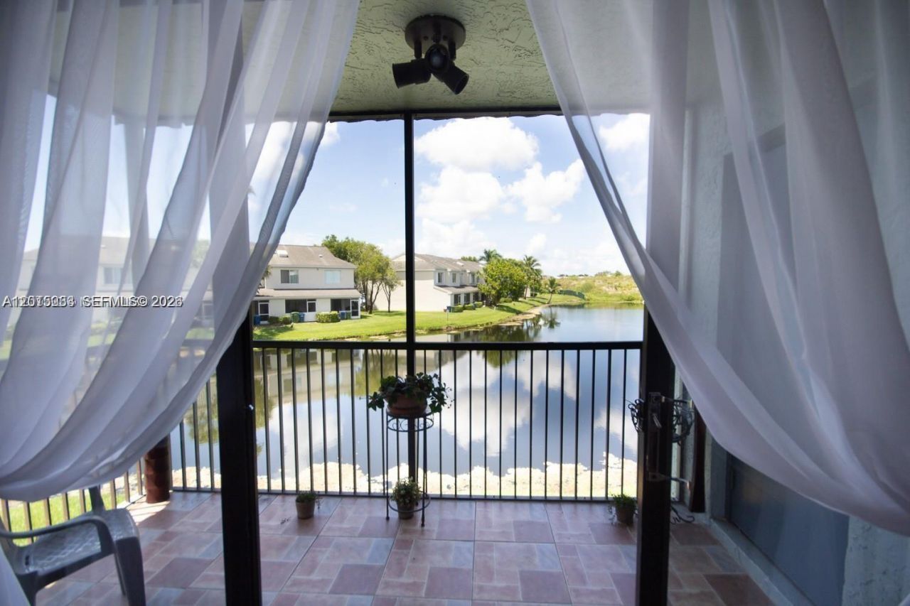 16561 Blatt Blvd , Unit 201, Weston, FL 33326 Photo