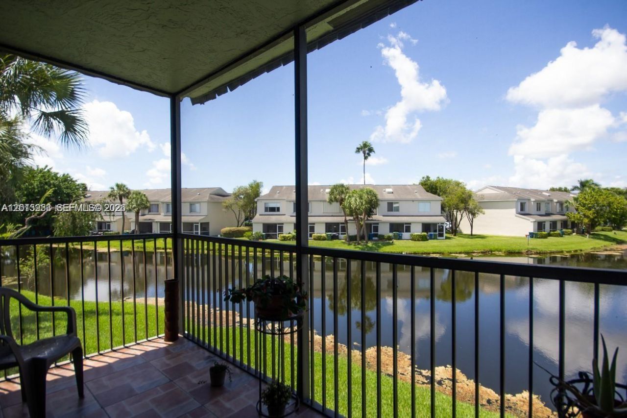 16561 Blatt Blvd , Unit 201, Weston, FL 33326 Photo