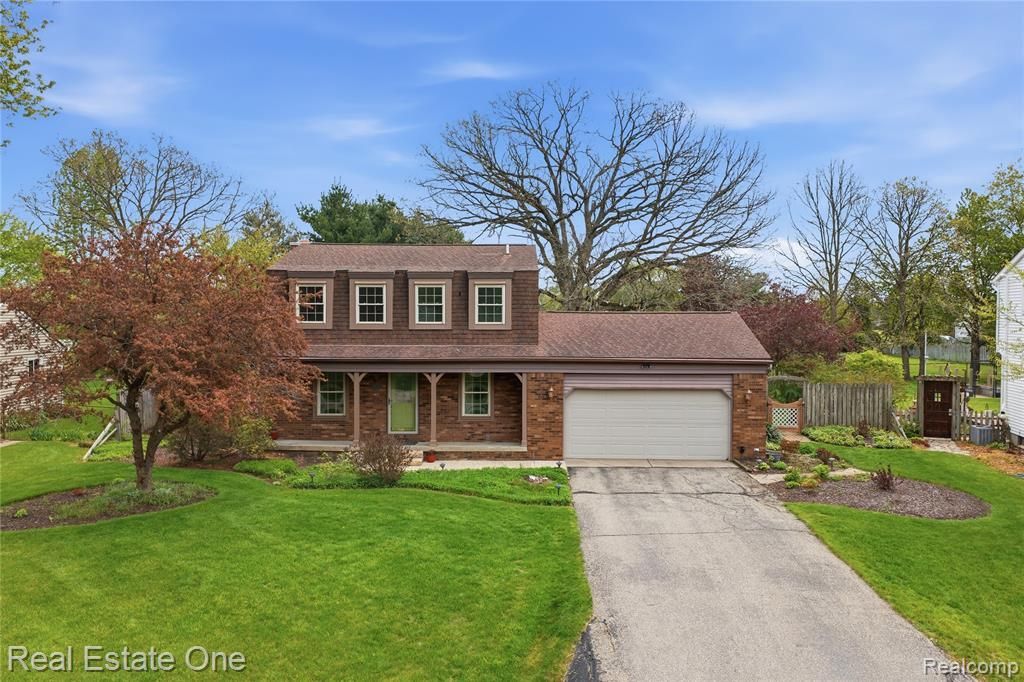 10385 Elizabeth Street, Pinckney Vlg, MI 48169 Main Photo