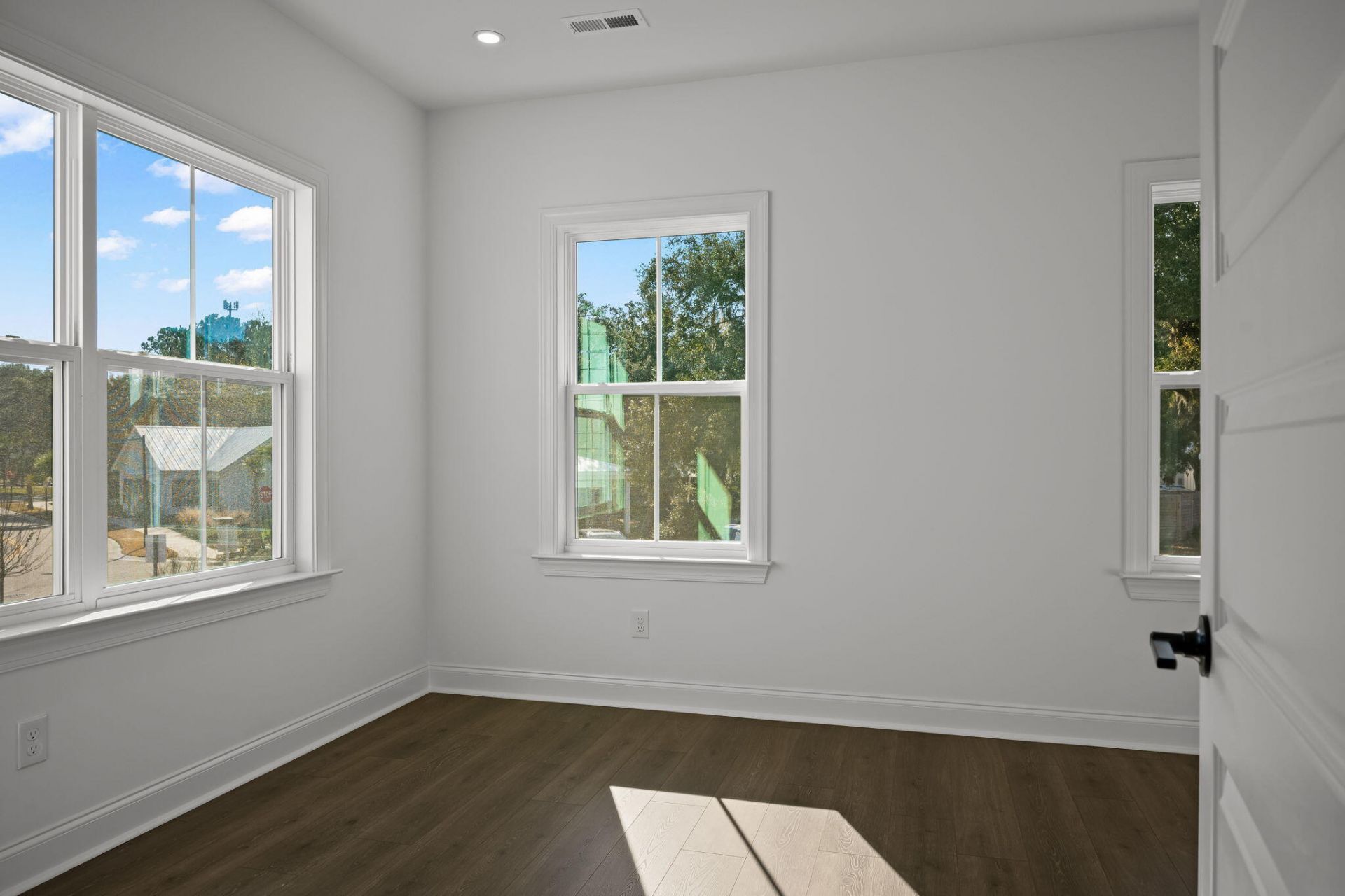 309 Livewell Court Photo 34