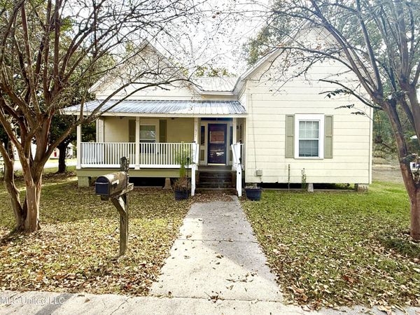 522 E Canal Street, Picayune, MS 39466