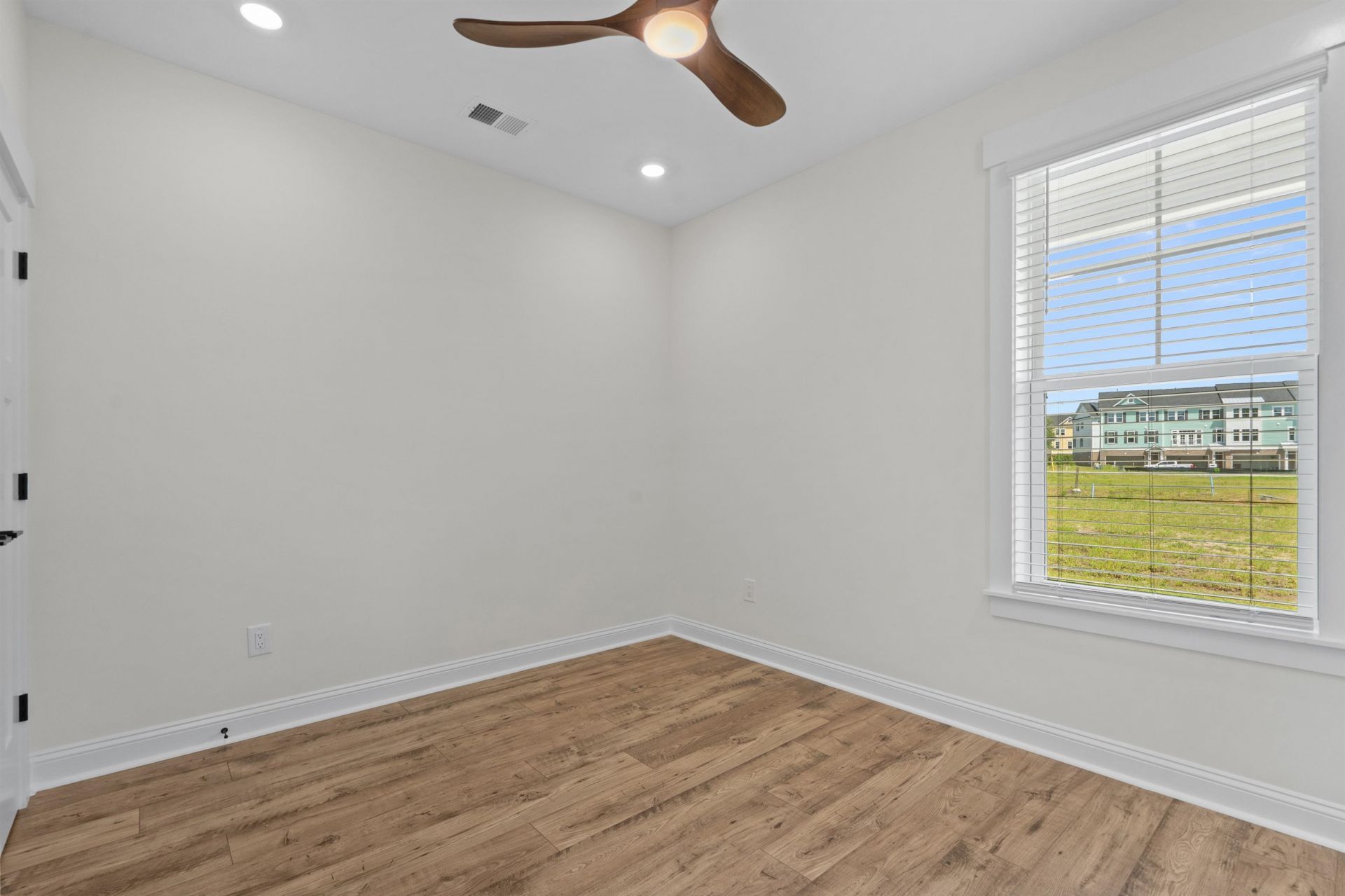 8574 Balmy Breeze Pl. Photo 34