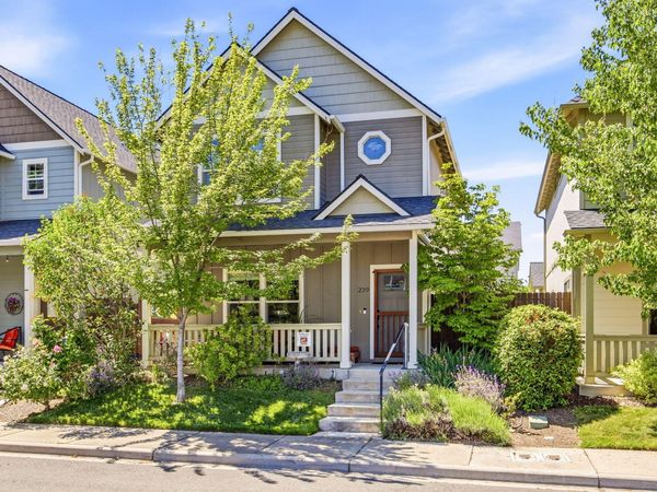 239 Wintersage Circle, Talent, OR 97540