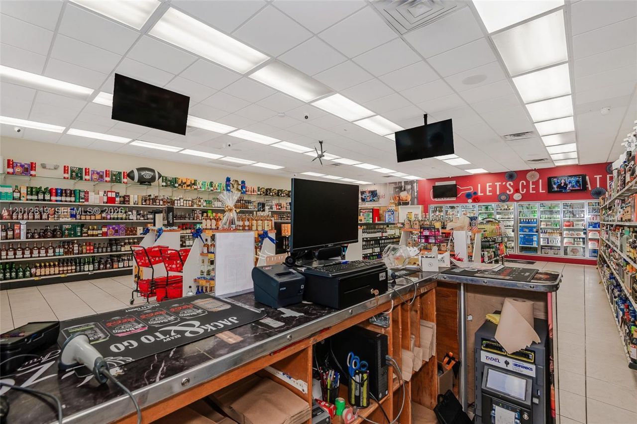 3941 NW 7 St , Miami, FL 33126 Photo