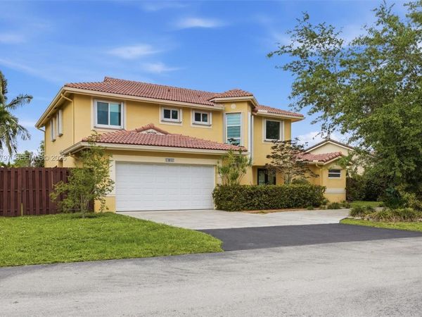 14941 SW 45th Ter , Miami, FL 33185