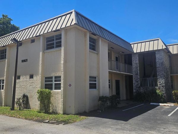 10821 N Military Trail, Unit 4, Palm Beach Gardens, FL 33410