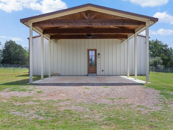 1371 Private Road 2051, Giddings, TX 78942