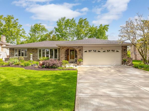 1706 Holly Avenue , Darien, IL 60561