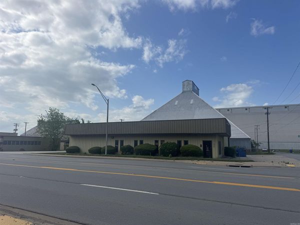 2323 E Broadway Street, North Little Rock, AR 72114