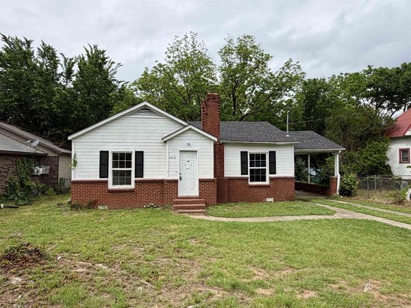 1412 W Cherry St , Clarksville, AR 72830