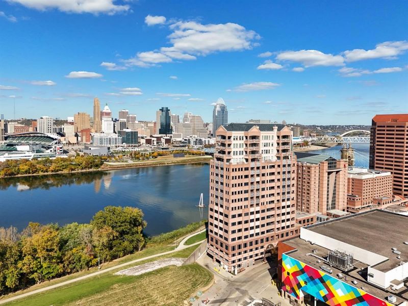 100 W Rivercenter Boulevard, Unit PH3B, Covington, KY 41011 Photo 1