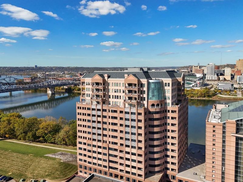 100 W Rivercenter Boulevard, Unit PH3B, Covington, KY 41011 Photo 2