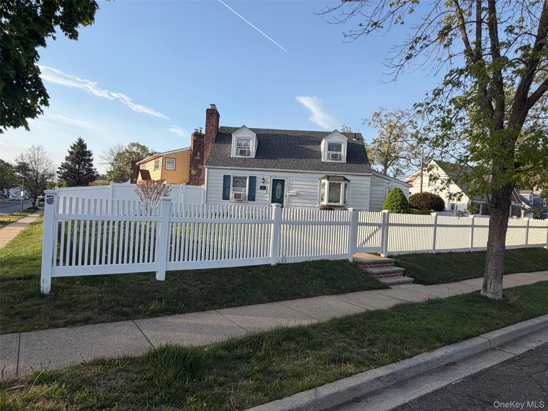 281 Anchor Way , Uniondale, NY 11553 Main Photo