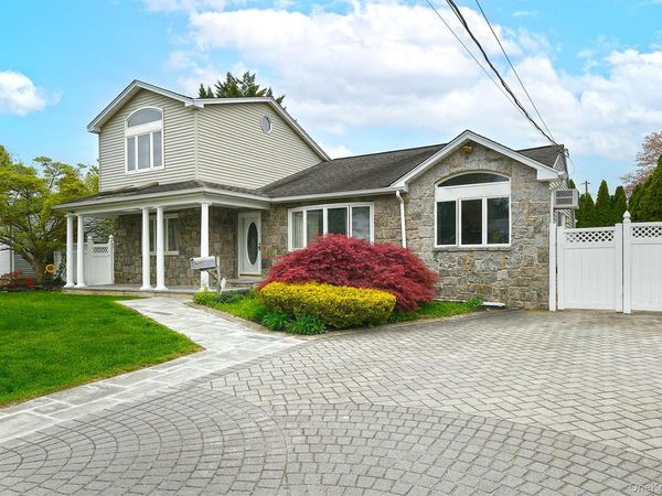 4 Ida Lane , North Babylon, NY 11703
