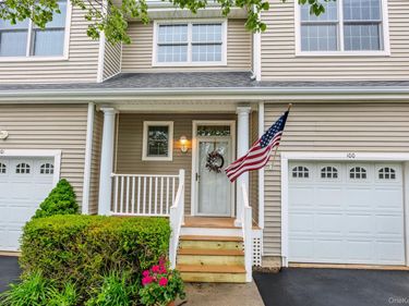100 Cove Lane, Unit 100, East Setauket, NY 11733