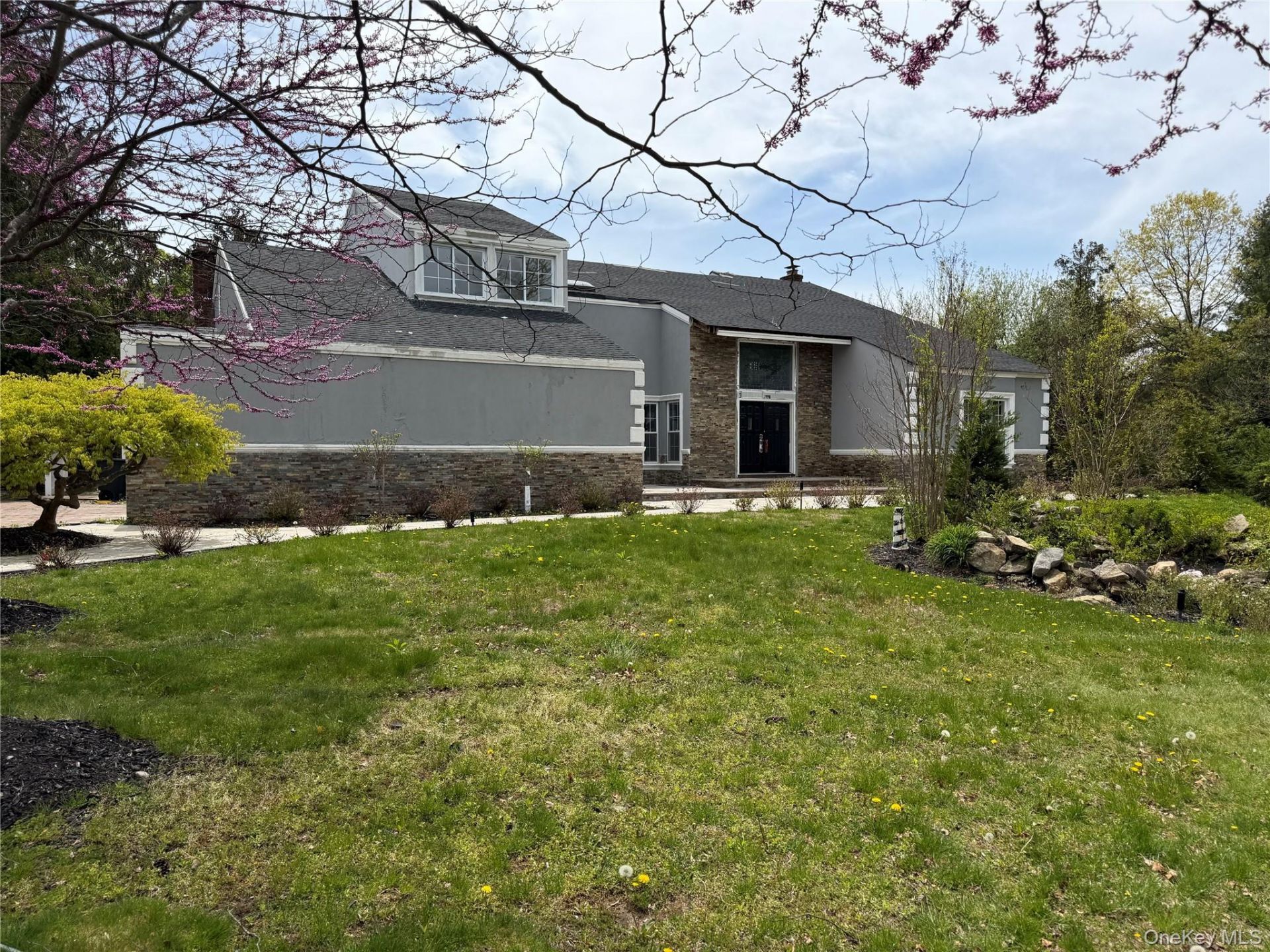 4 Darius Court , Dix Hills, NY 11746 Main Photo