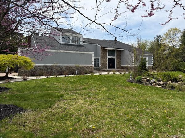 4 Darius Court , Dix Hills, NY 11746