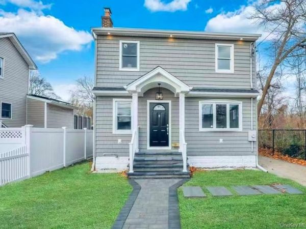 498 Farmers Avenue , Bellmore, NY 11710