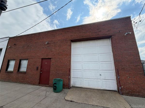 36 Davison Plaza , East Rockaway, NY 11518